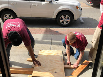 The rest of the team configure a ramp made of plywood.