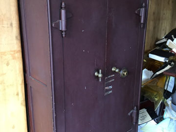 Our team is moving this heavy hall safe to a new home.