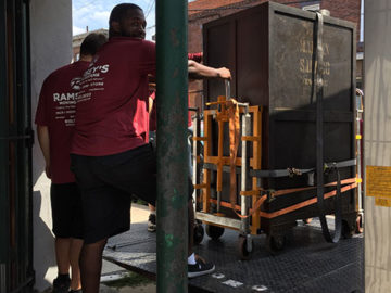 Our expert crew moves the safe onto the ramp of the moving truck.